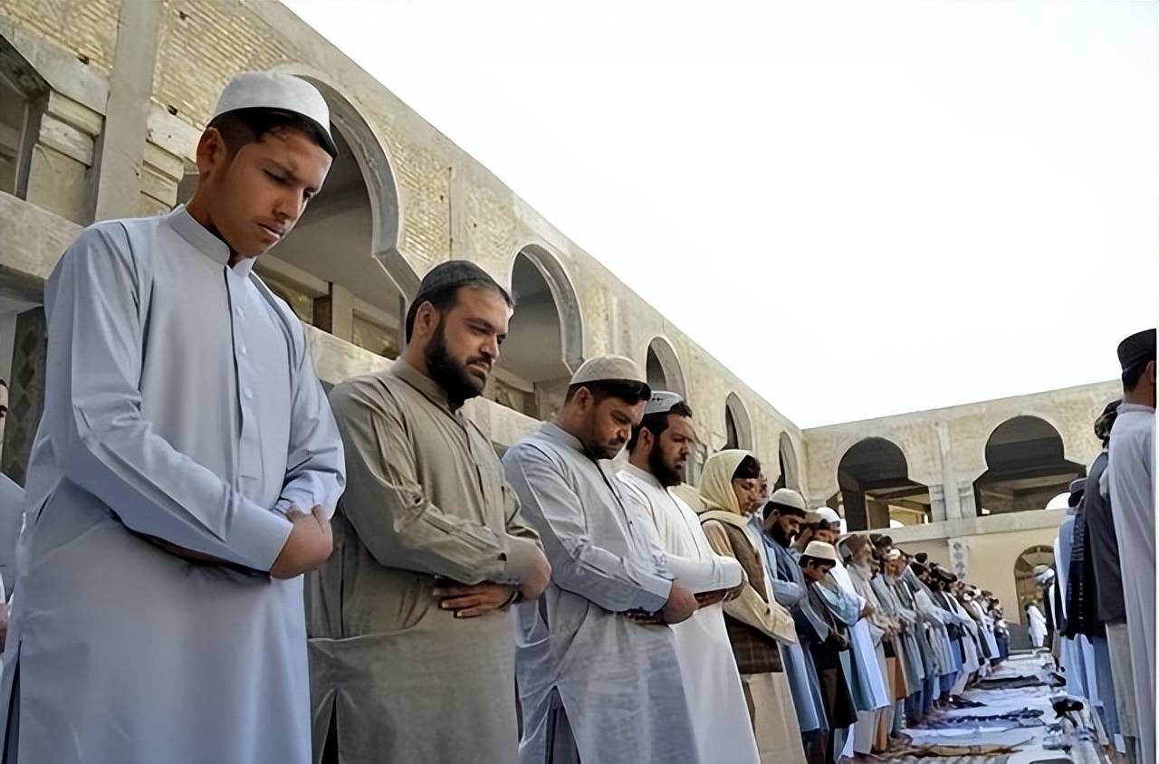 原創日本終於發現：攔住了中國移民，就只能讓穆斯林移民上街宣示主權