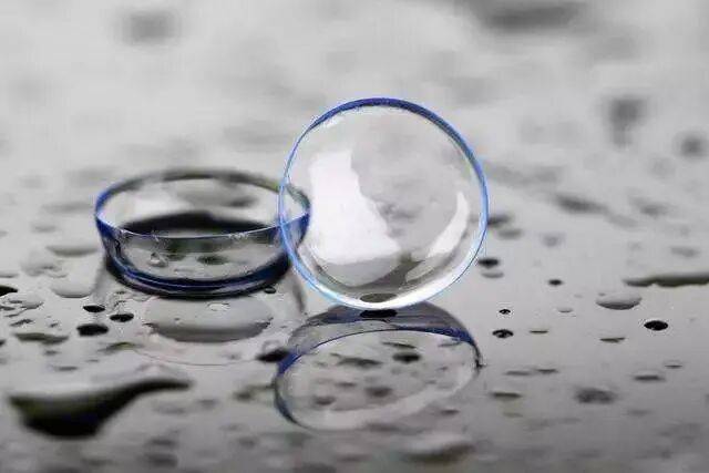 天！福建一女子連續5天佩戴隱形眼鏡，雙眼近乎失明！隱形眼鏡已呈現“融化”狀態…