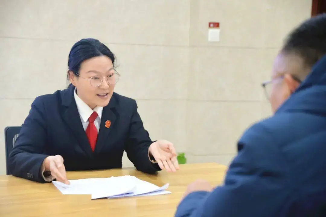 房子“泡湯”錢難追？法官巧解十年房產交付案