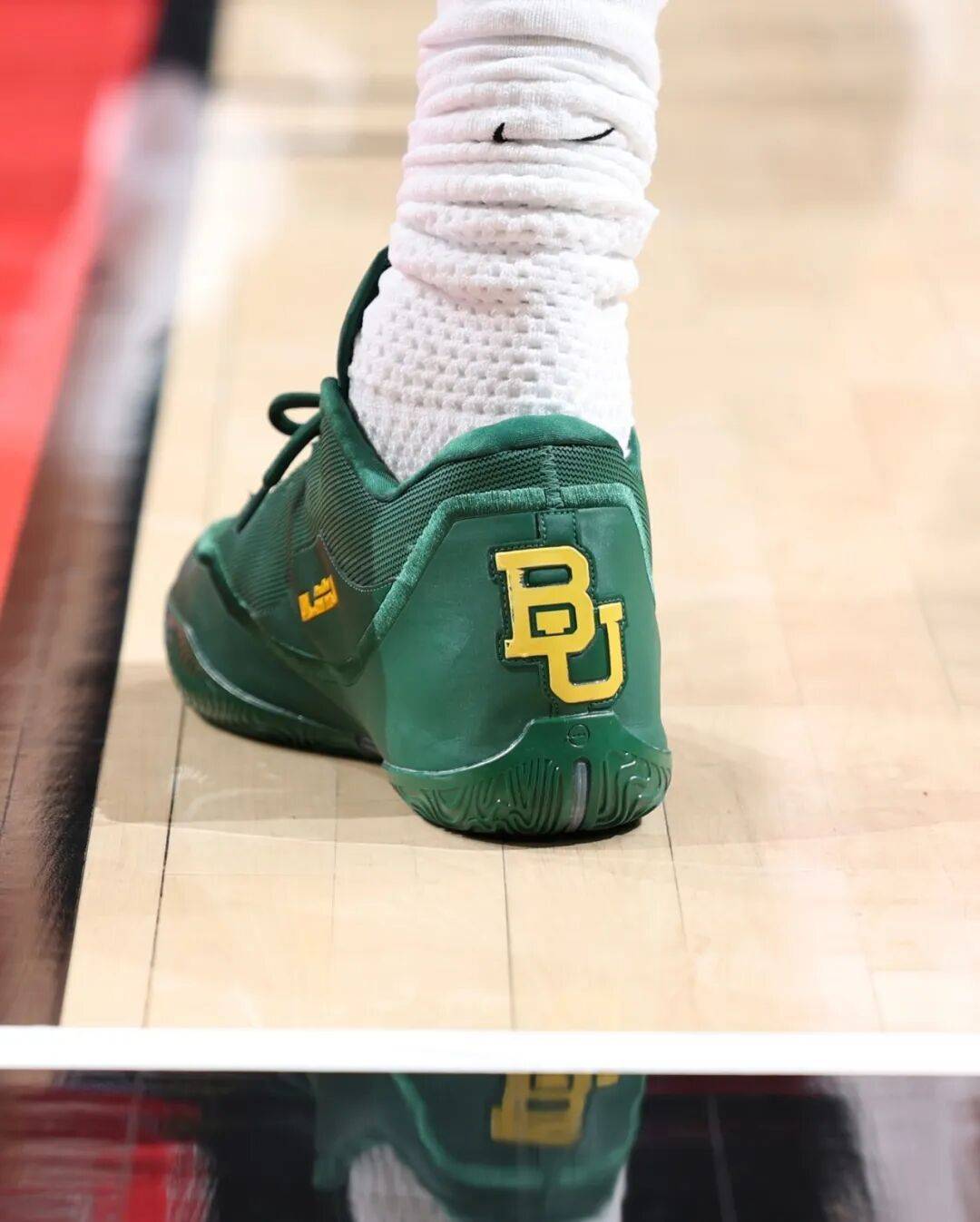 詹姆斯上腳各種大學PE LeBron 23！沒上過大學，但大學配色的鞋不少！