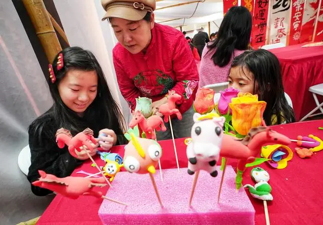 去圖書館、書店、廟會、市集“閱啟新春”，北京年味書香濃