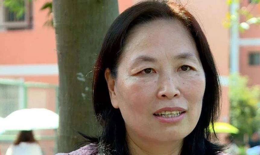 原創2019年，49歲宿管阿姨陪兒子考研，兒子上岸復旦，自己考進了211