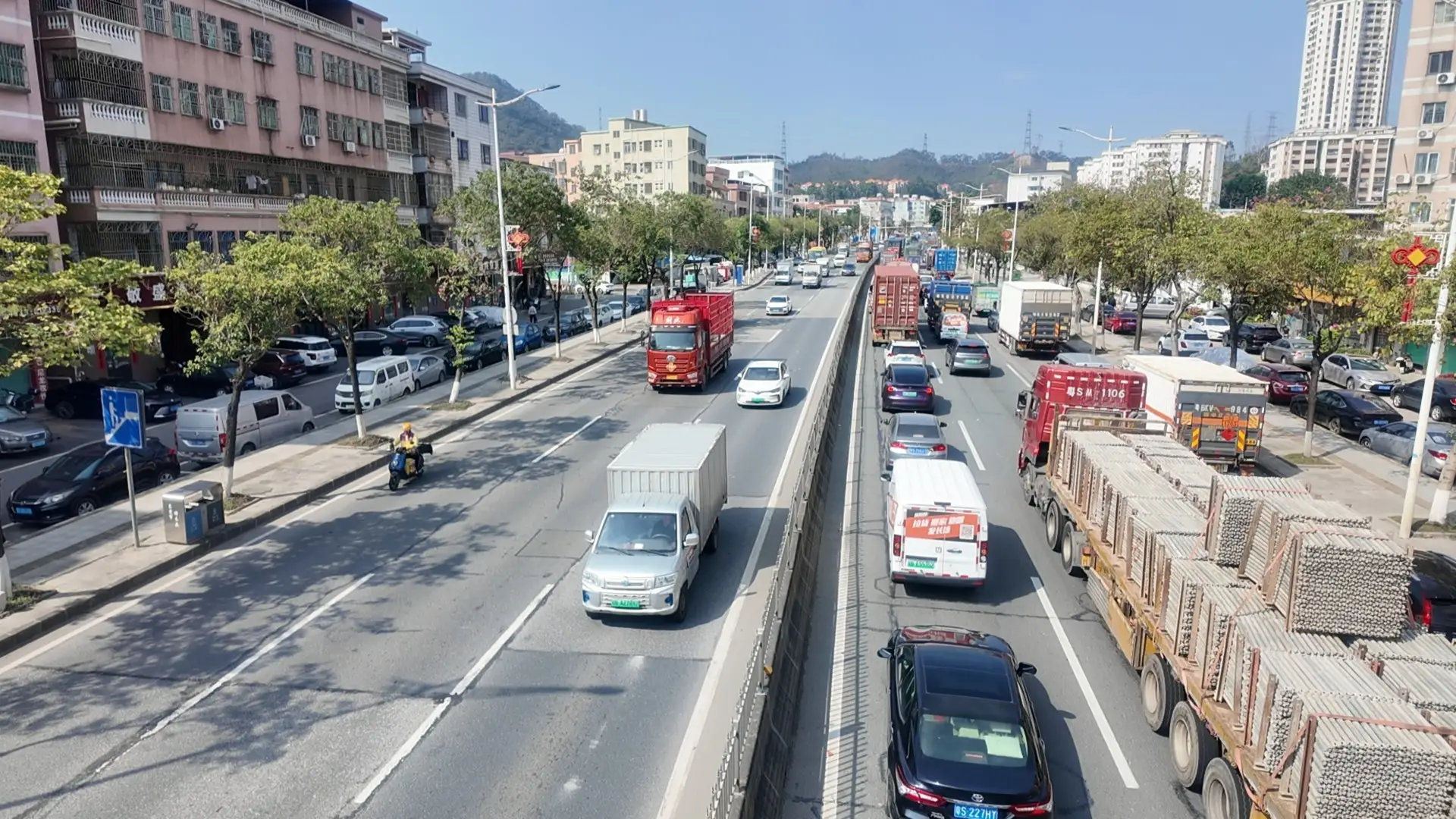 應對集中提貨潮，樟木頭貼心守護塑膠市場物流“大動脈”