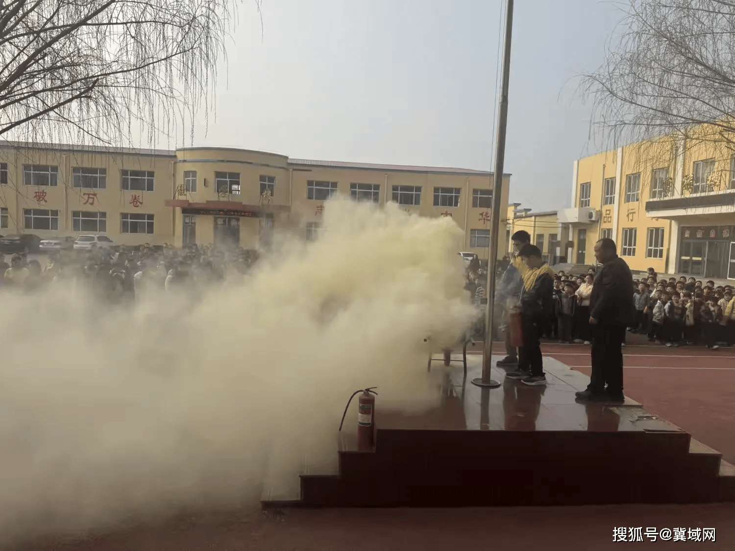 築牢校園安全防線——柏鄉縣南陽中心小學舉行消防減災應急演練