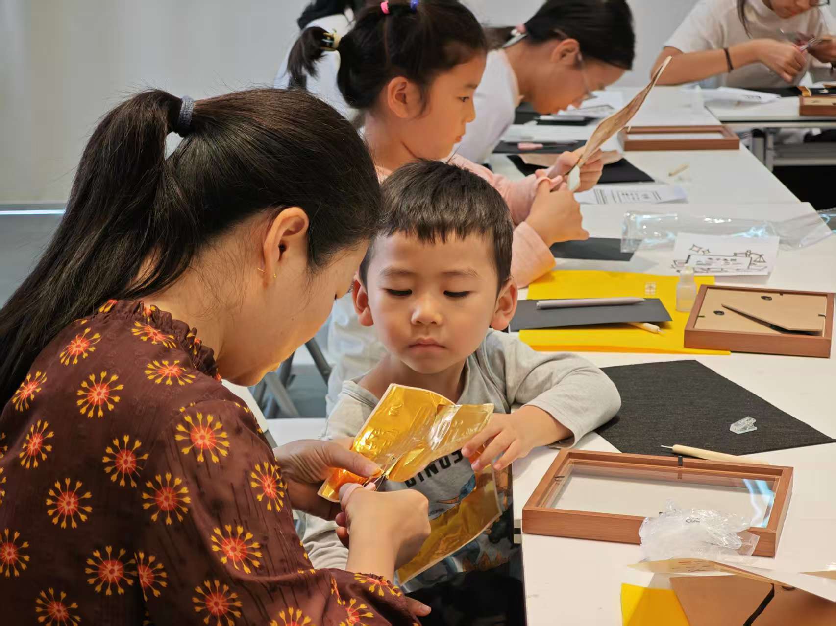 民法博物館裡的別樣“3·15”：在錫紙雕刻中解鎖消費維權新知識