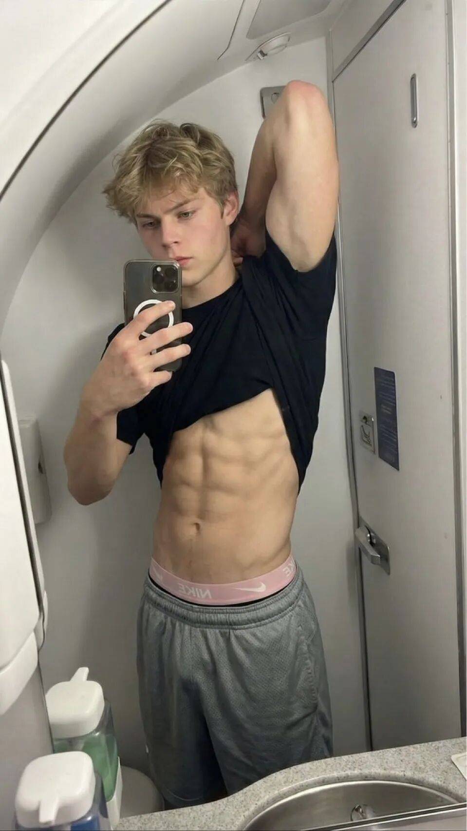 美國小鮮肉網紅因毆打女性被捕