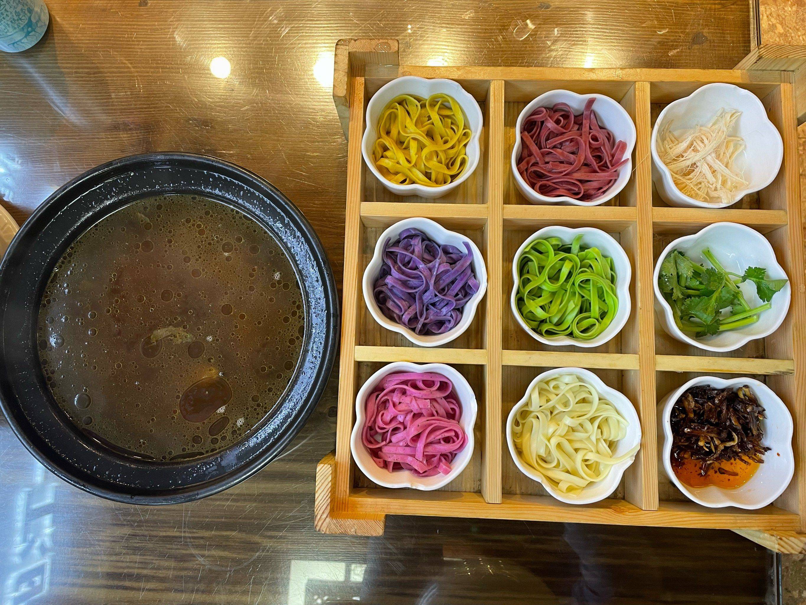 原創麗江當地必吃的7家寶藏小吃店，不可錯過的地道美食推薦！