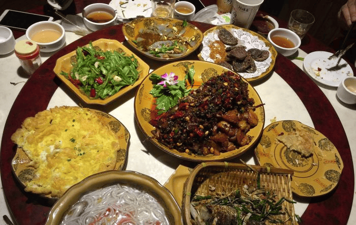 原創麗江當地必吃的7家寶藏小吃店，不可錯過的地道美食推薦！