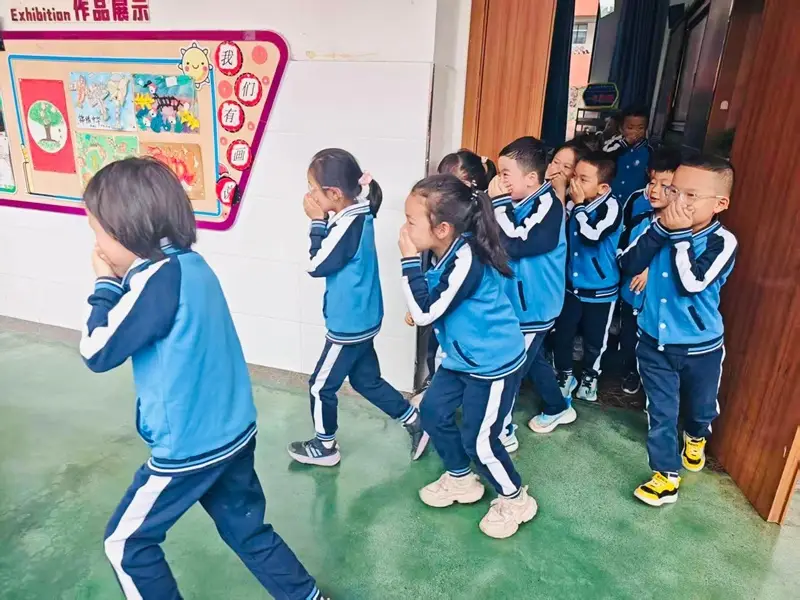 仁懷市兩路口小學開展防災減災應急疏散演練