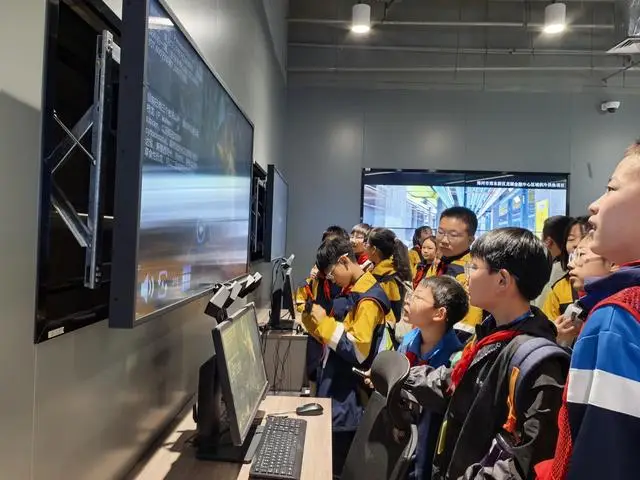 鄭州高新區實驗小學學子現場感受科技魅力