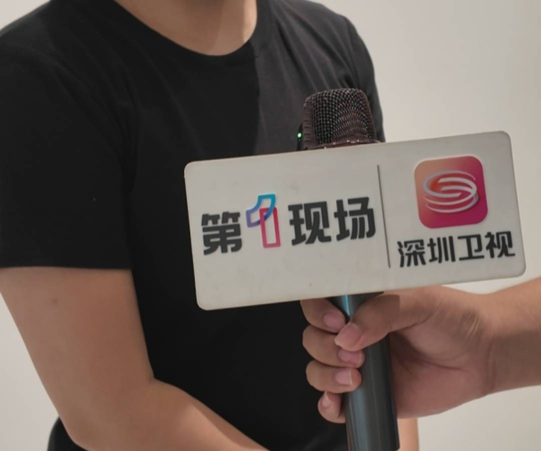 鄰里因空調結怨半年，為取證私裝監控，致高二學生日夜緊閉窗簾隱私全無
