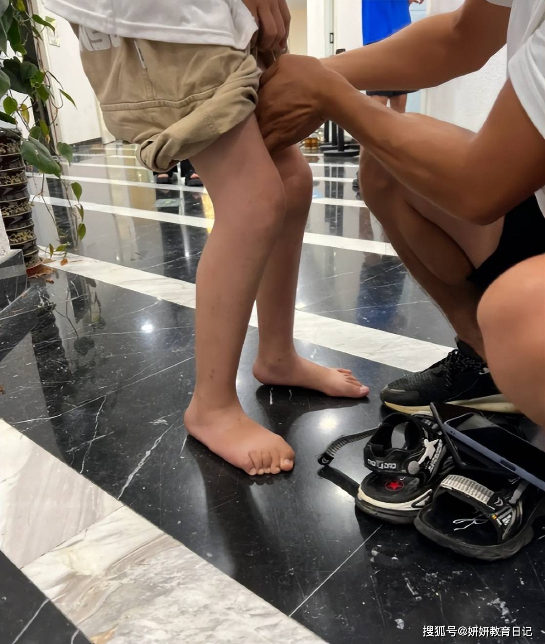 原創“再跳你兒子就長不高了”，小學生跳繩影片，下肢已經不成樣了