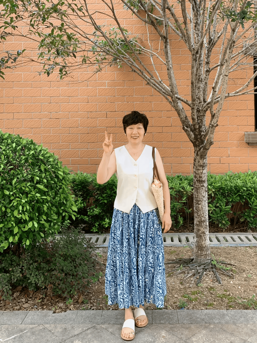 原創夏季“碎花裙”別亂穿！大齡女性避開兩點，優雅耐看不顯土