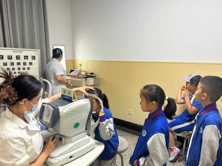 濟南育秀中學小學部開展愛眼護眼社會實踐活動