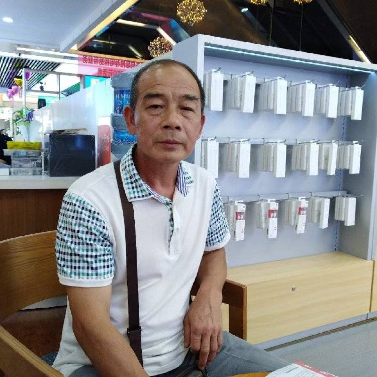 暴雨中，“謝會計”用一個電話救了一個人 他的電話卻再也打不通