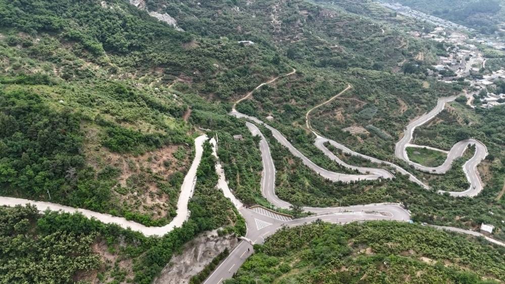 泰山腳下，一條旅遊公路見證著從“愁”到“富”