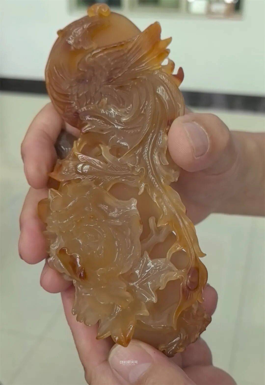 “非遺薪火·青春傳承”丨龍江瑪瑙雕刻走進高校，傳承人近30年匠心驚豔學子