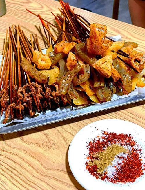 原創樂山 8 家地道老字號，嘉州街巷百年風味，本地人私藏美食清單