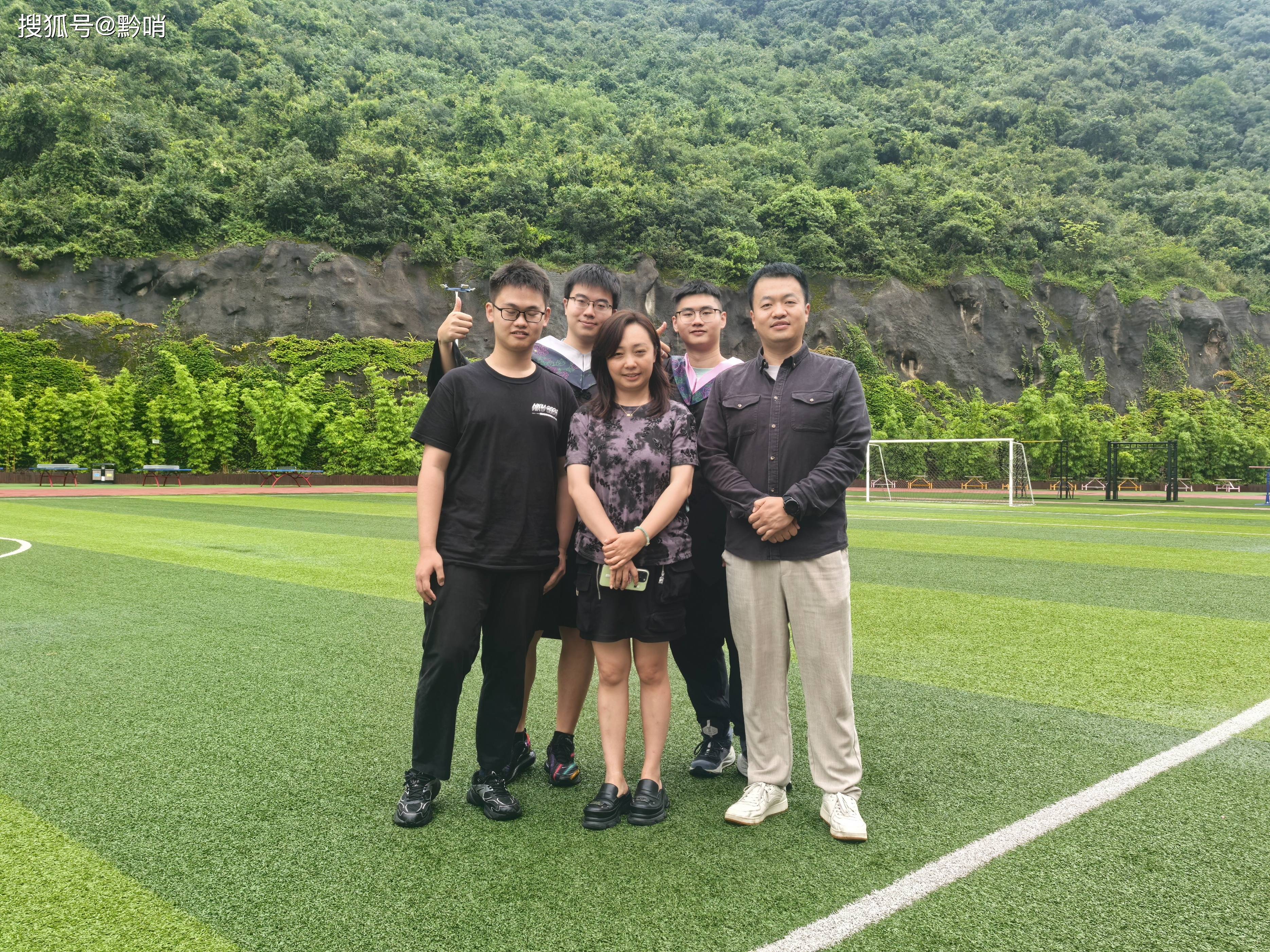 花溪劍橋中學：這群少年，為何畢業多年仍想回“家”？