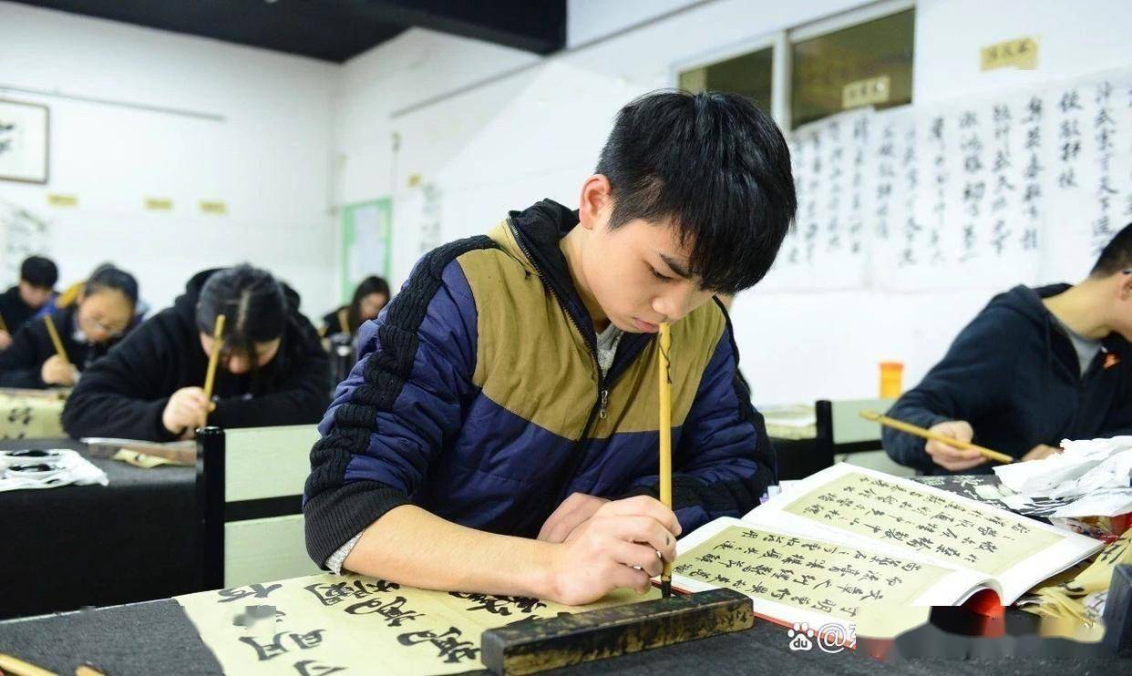 湖南書法高考培訓學校-高考書法集訓班哪裡好-高考書法專業的學校有哪些-高考書法集訓機構-湖南最好的書法高考培訓-書法藝考培訓班