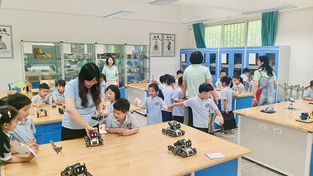 幼小同行 快樂啟新程 ——河南省省直機關藝術幼兒園走進工人第一新村小學
