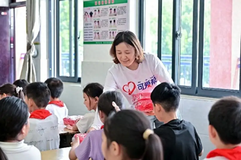 走路也能做公益，愛心企業兌換千餘安全包送進山村小學！
