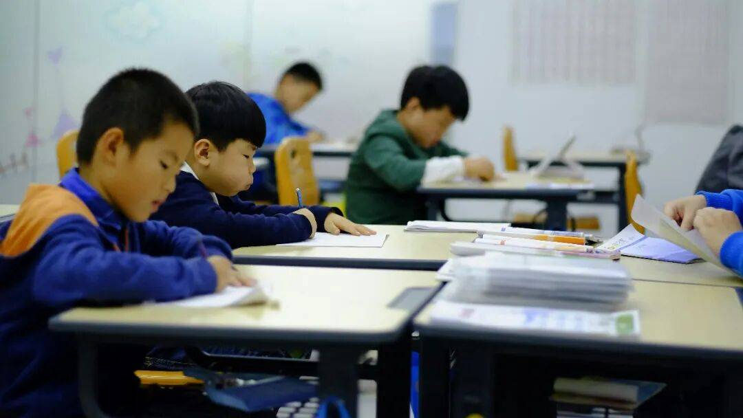 這些詞語在小學生中傳播，老師家長犯難了