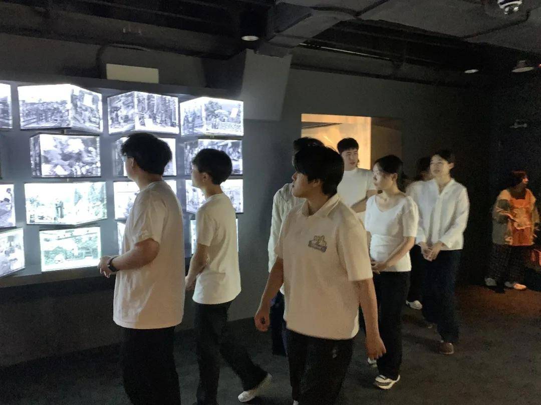 大學師生研學中提前“抱了一下”大冬會