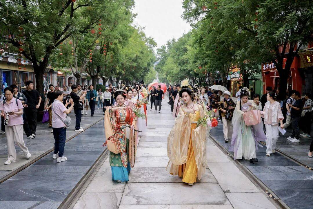 漫遊東城｜國潮場景+美食市集！“前門國風節”太好逛啦→