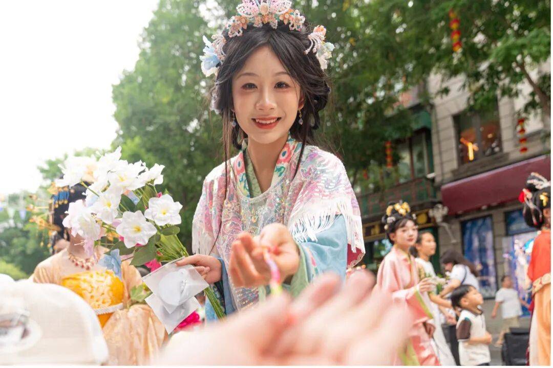 漫遊東城｜國潮場景+美食市集！“前門國風節”太好逛啦→