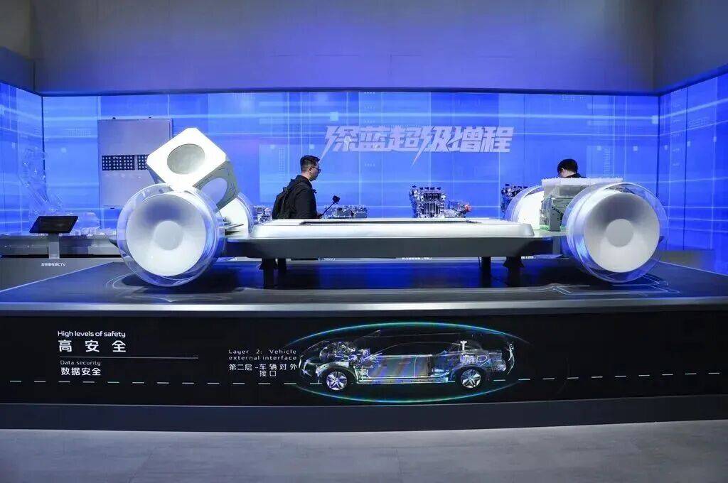 原創小米汽車不玩沙發彩電了，直接上床