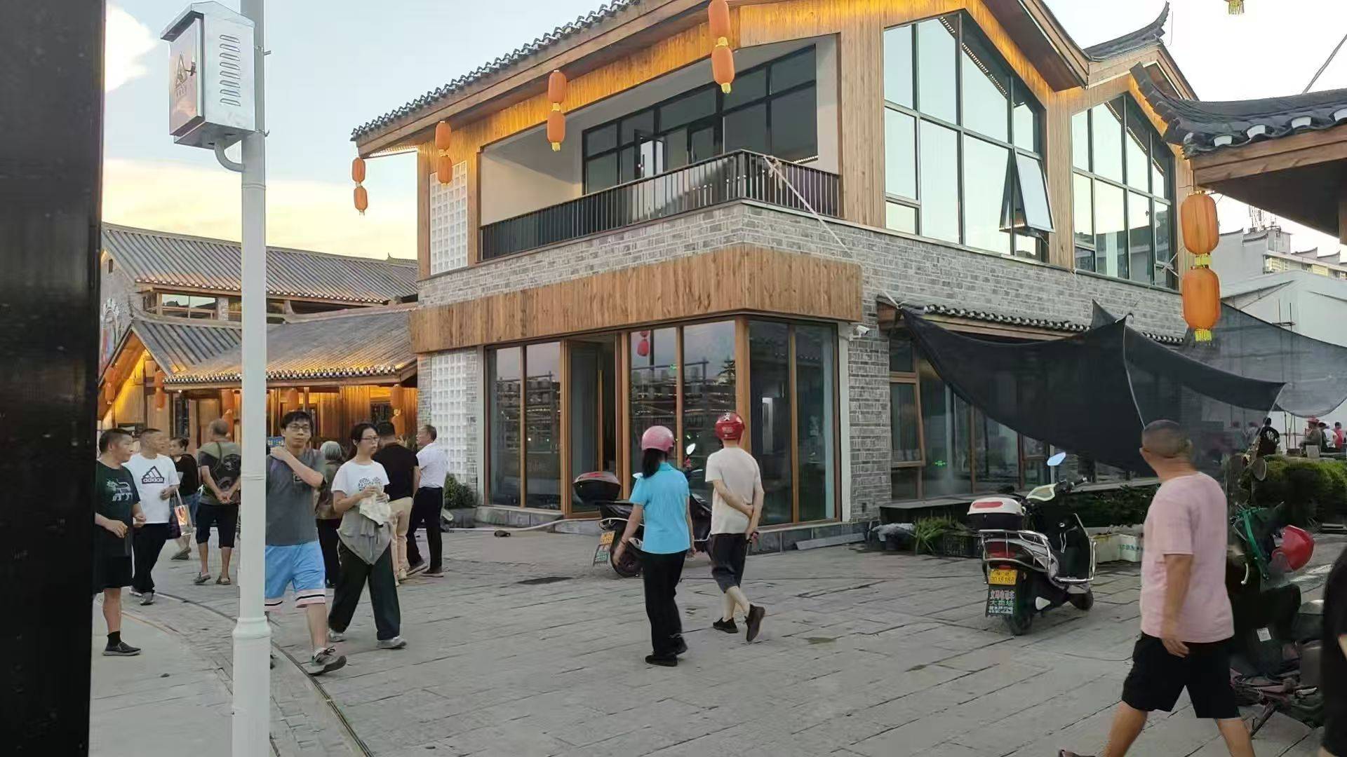陽臺木紋門窗，木紋門窗源頭工廠的優勢有哪些？