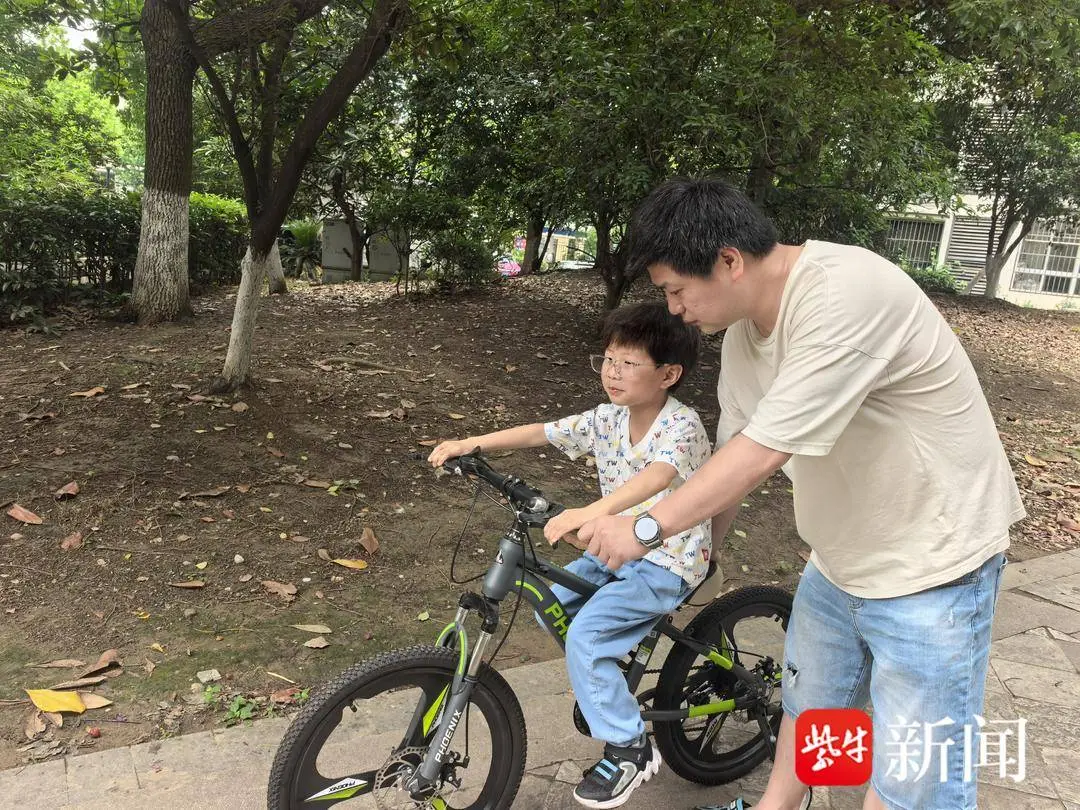 家裡的“超人”被定格！鎮江中山路小學推出特殊作業，用鏡頭和行動感恩父愛