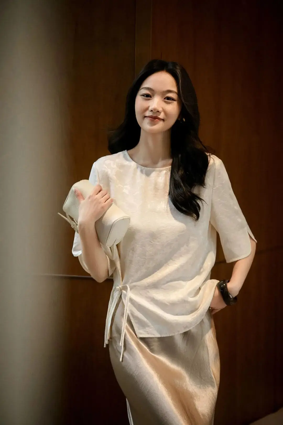 “新中式刺繡上衣”很時髦，貴氣從骨子裡透出來