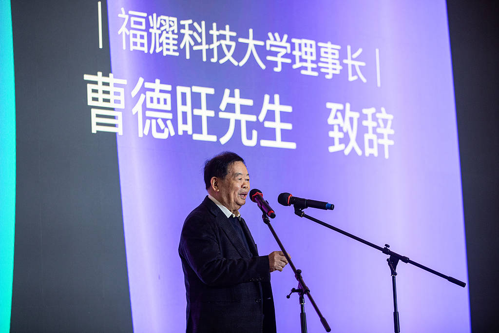 要求大學院系自負盈虧，看曹德旺會怎麼做