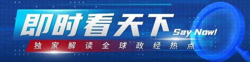 在“阿嬤”新加坡首映現場，留學生收到禮包