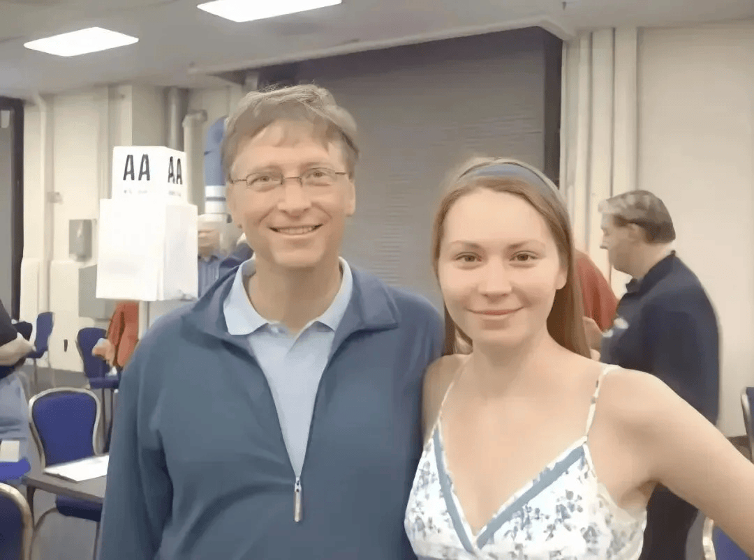 比爾·蓋茨第三段婚外情物件曝光，系哈佛醫學博士及醫療創業者，曾獲評“最值得關注女性”，姓名首次公開；此前其承認出軌兩名俄羅斯女性