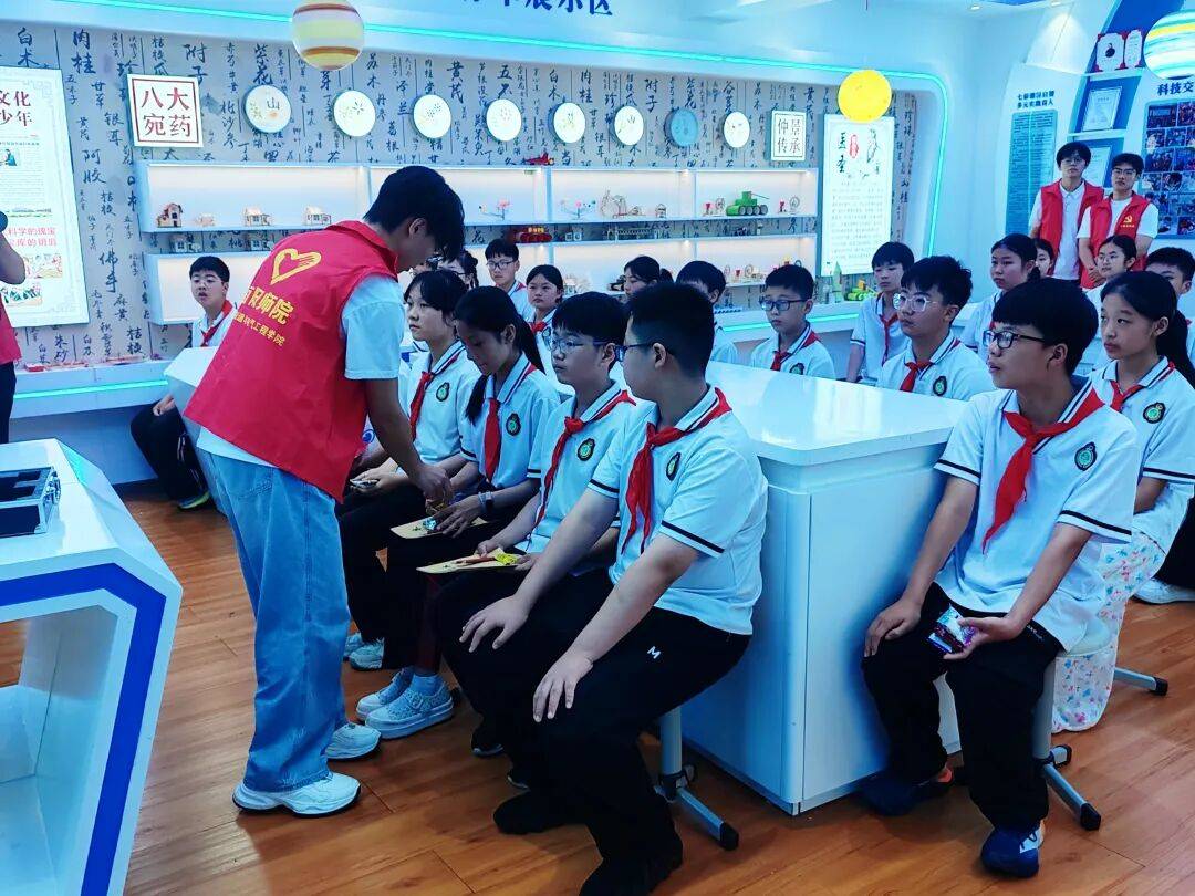 科技教育|南陽師範學院機器人科普團隊走進市二十三小
