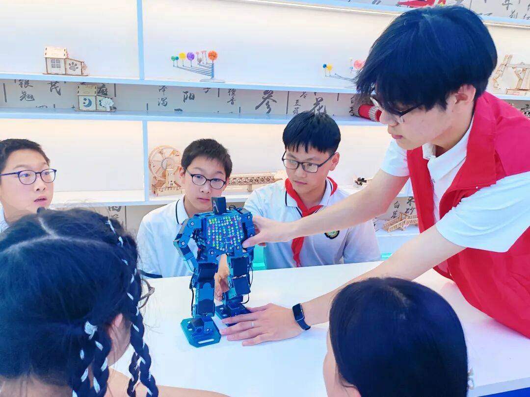 科技教育|南陽師範學院機器人科普團隊走進市二十三小