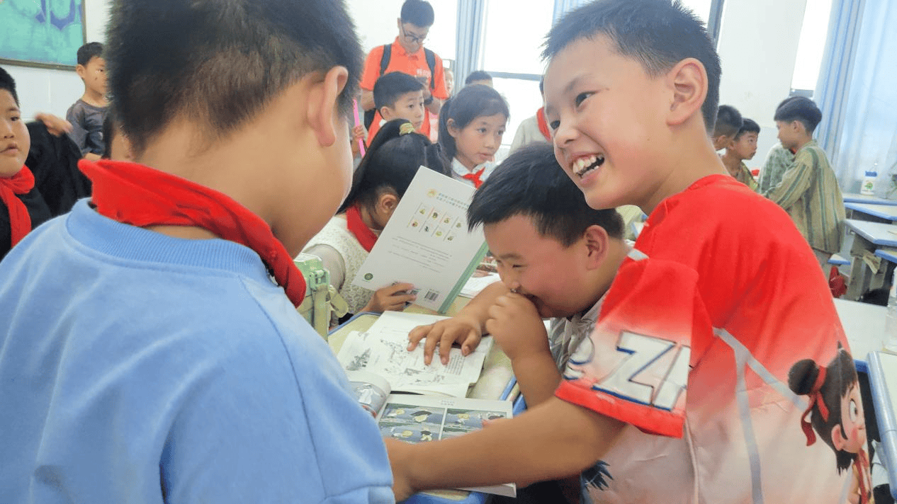 “班班有個圖書角”閱讀公益助學專案走進六盤水猴場小學