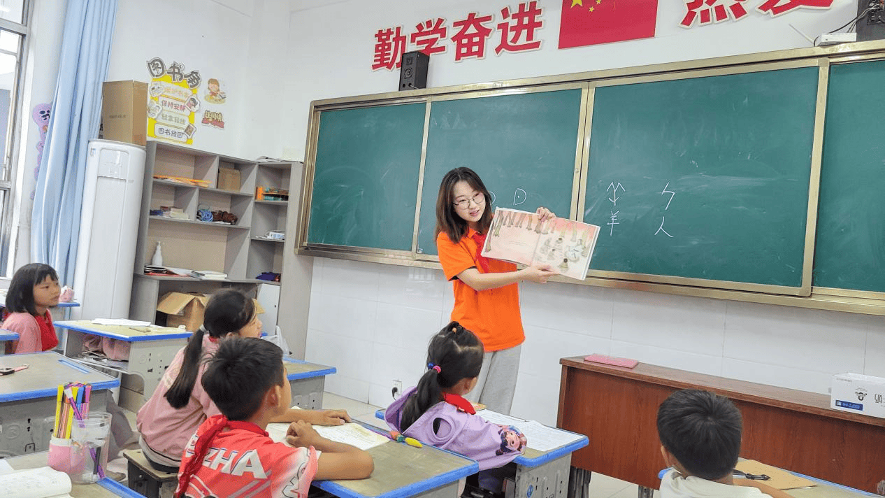 “班班有個圖書角”閱讀公益助學專案走進六盤水猴場小學