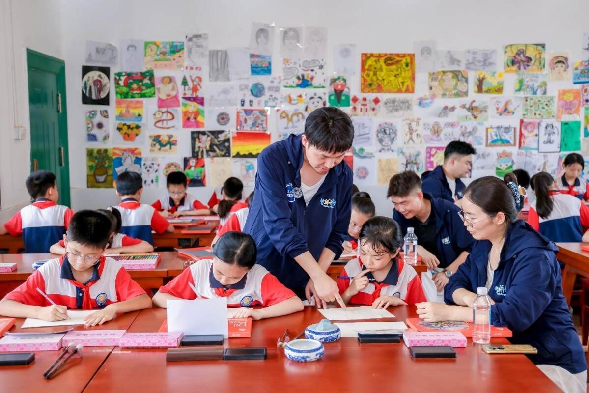點亮孩子們的夢想，上汽大眾“繁星計劃”希望小學公益行動進行中