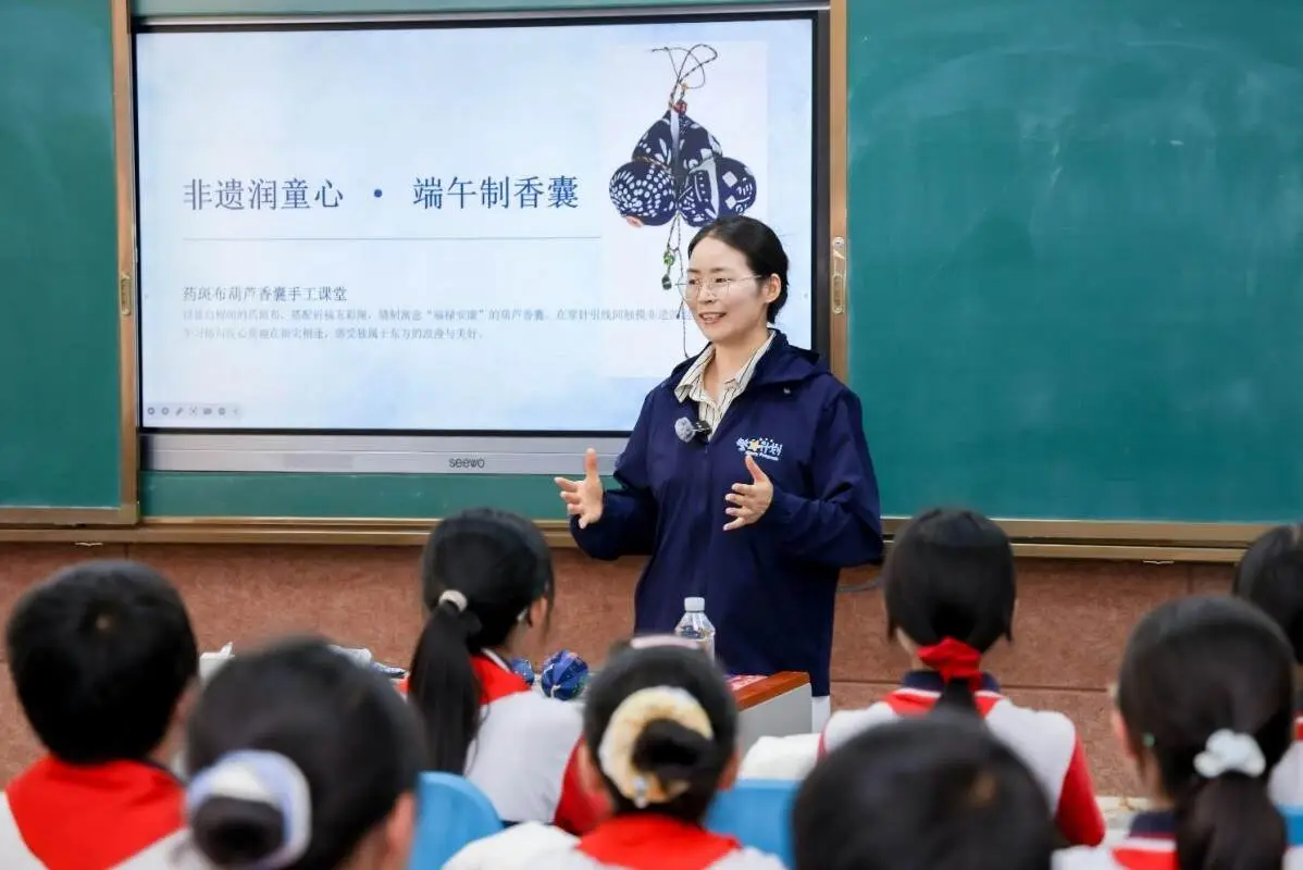 點亮孩子們的夢想，上汽大眾“繁星計劃”希望小學公益行動進行中