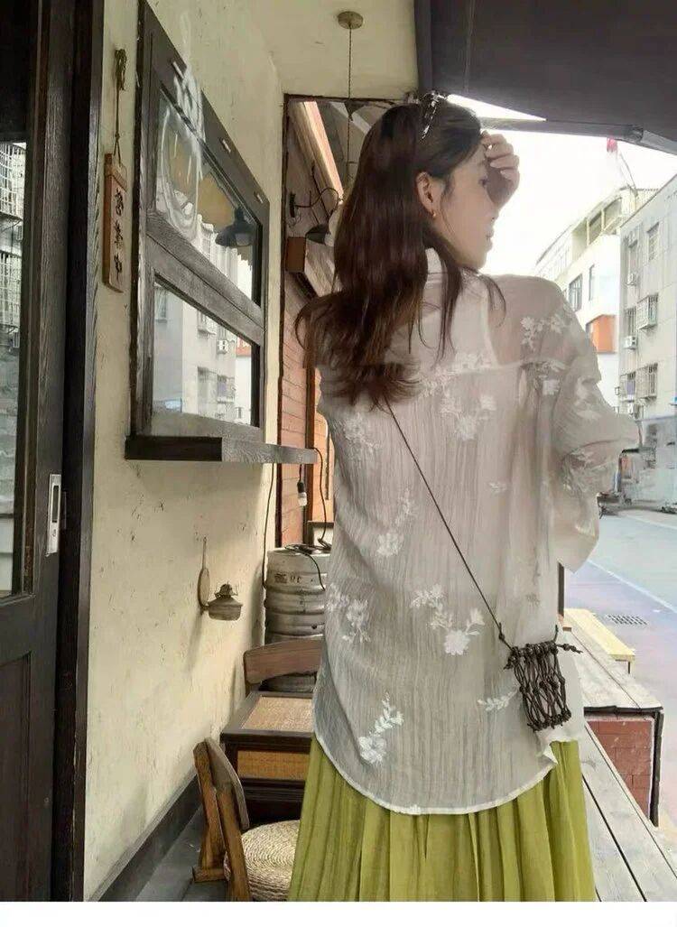 “天絲刺繡襯衫”美絕了，誰穿誰仙氣爆棚！