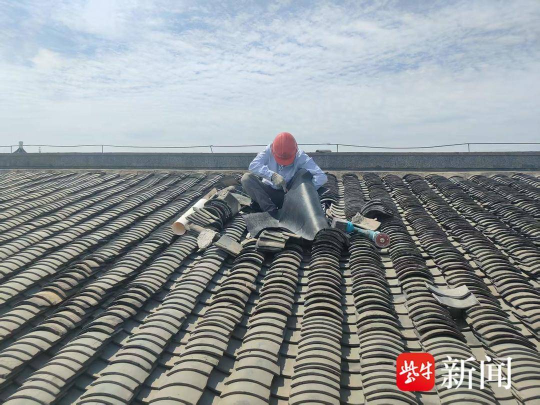 快速響應居民“急難愁盼”，社羣處置樓頂瓦片破損隱患