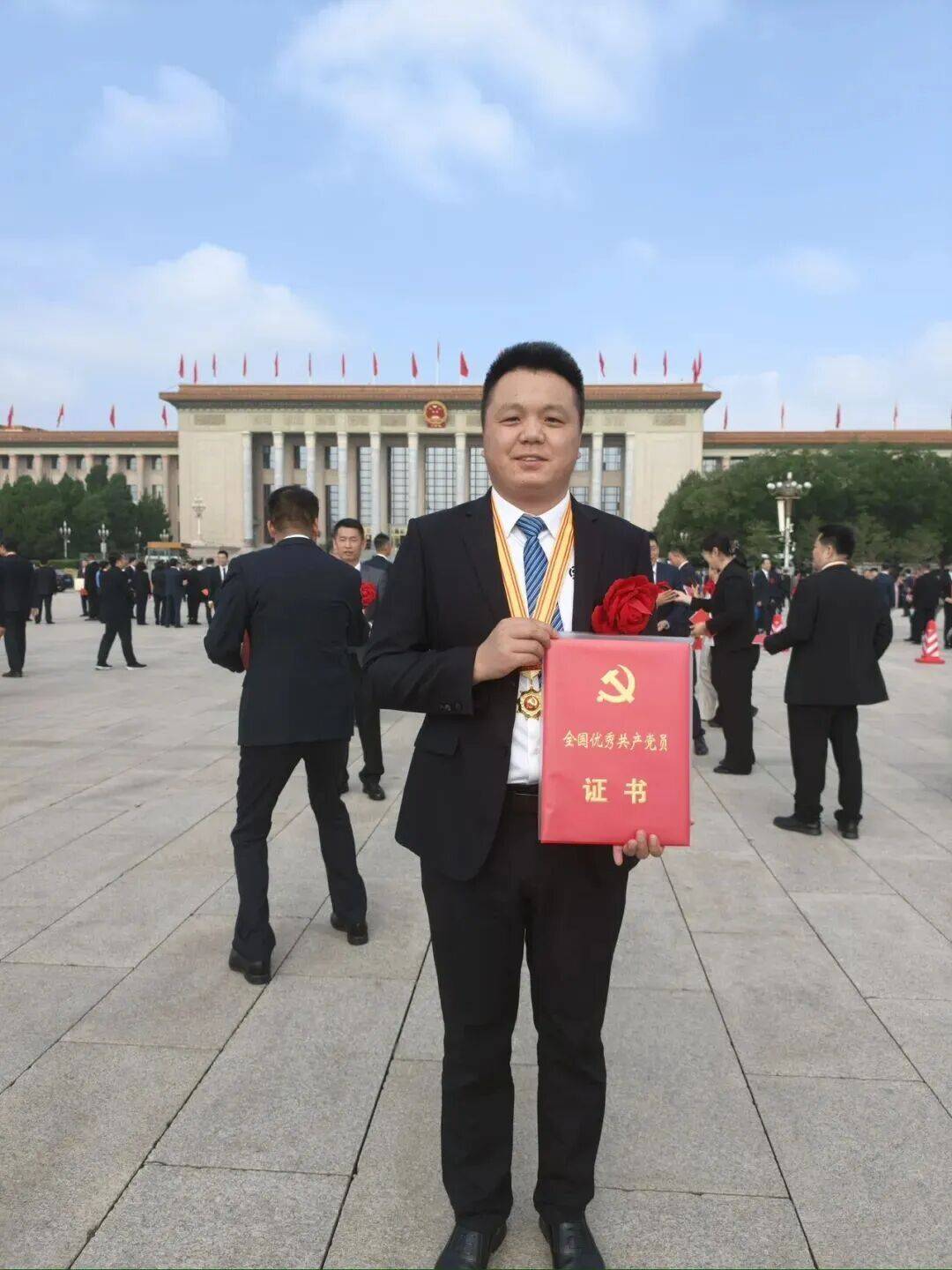 深圳快遞小哥，在人民大會堂領獎