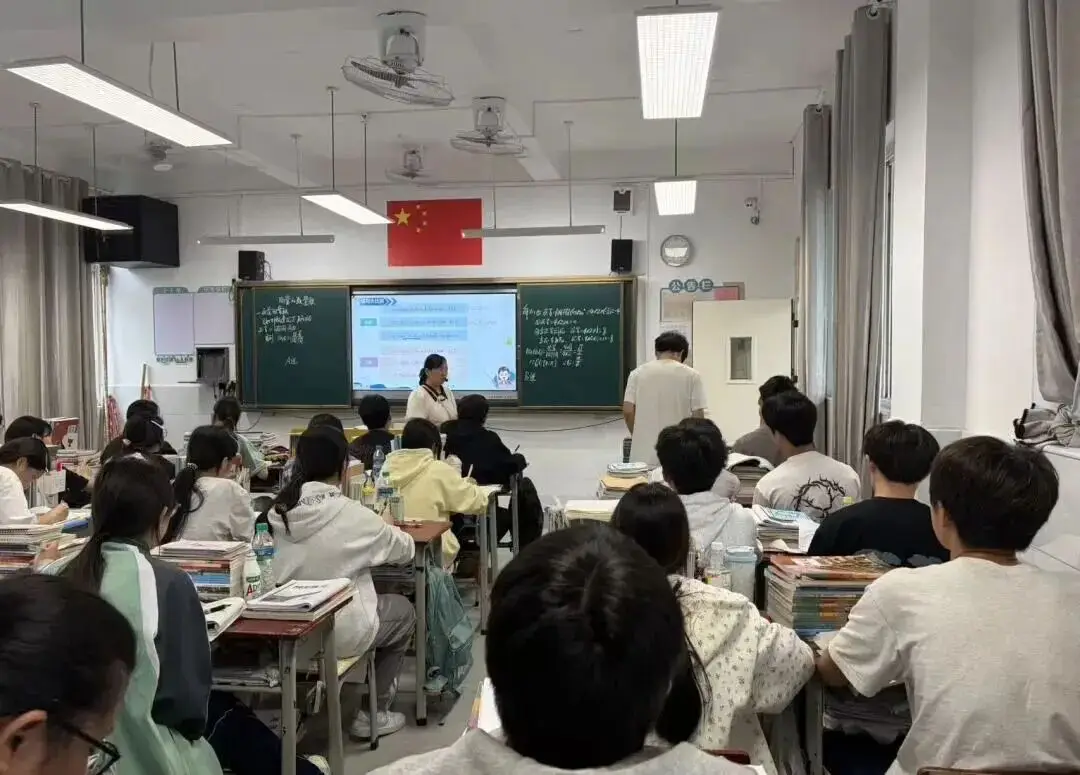 送教交流促成長 校際攜手共提升——尋烏中學赴定南二中開展送教交流活動