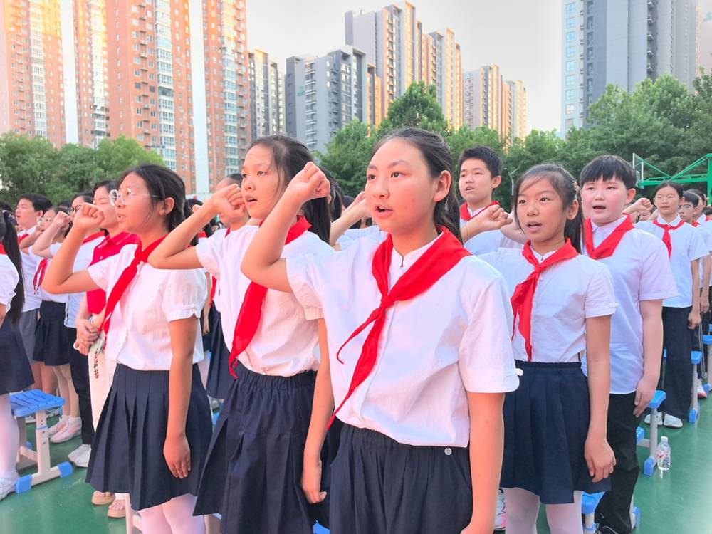 畢業啦 ！二七區長江東路第三小學畢業典禮以科創赴家國理想