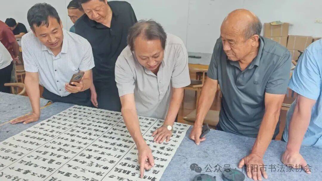 河南第七屆篆刻展南陽點評暨書協週六書法公益輔導活動圓滿舉辦