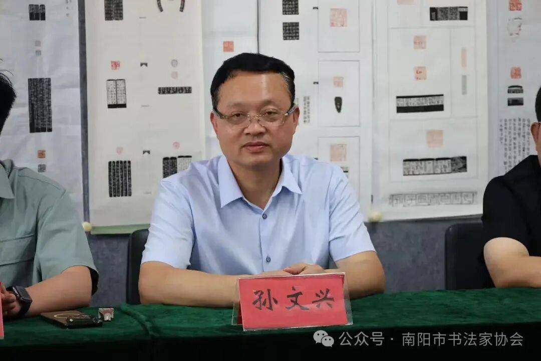 河南第七屆篆刻展南陽點評暨書協週六書法公益輔導活動圓滿舉辦